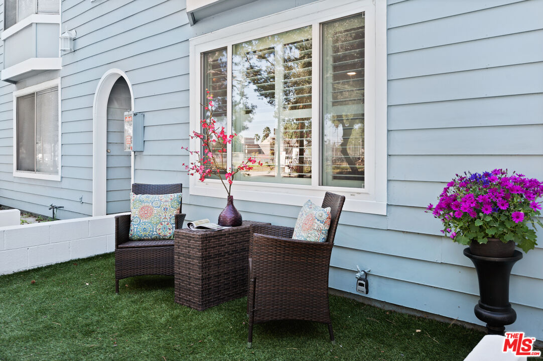 591 Garfield Avenue, Unit 5 Pasadena, CA 91101 - Photo 45 of 48 a outdoor living space with furniture and a potted plant