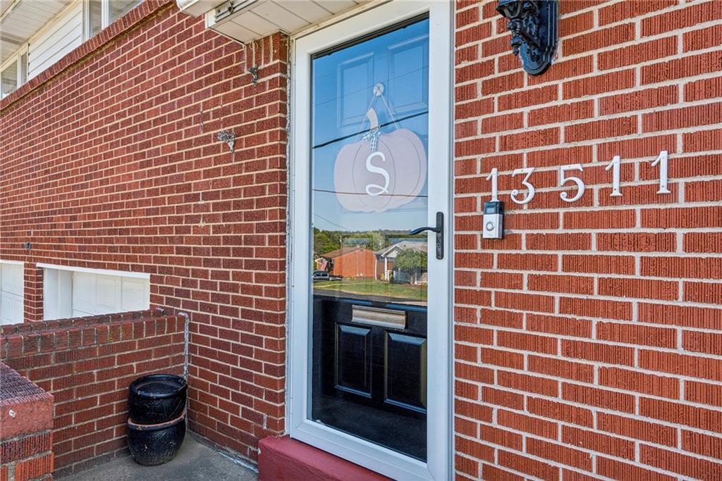 13511 Ormsby Drive Irwin, PA 15642 - Photo 3 of 36