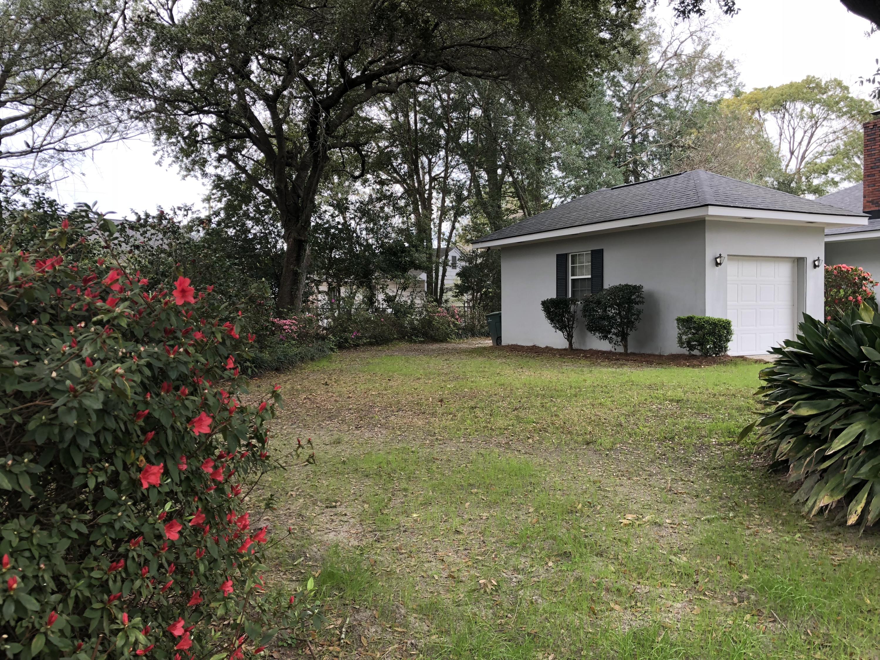 7 Sheridan Road Charleston, SC 29407 - Photo 19 of 24 Side yard- partially fenced