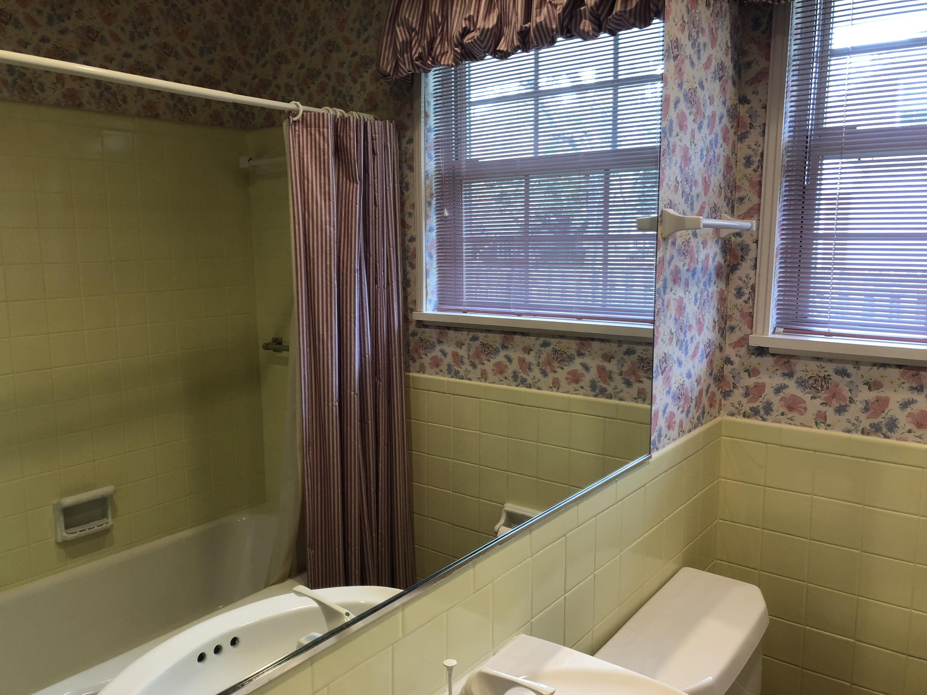 7 Sheridan Road Charleston, SC 29407 - Photo 22 of 24 Hall way Bathroom