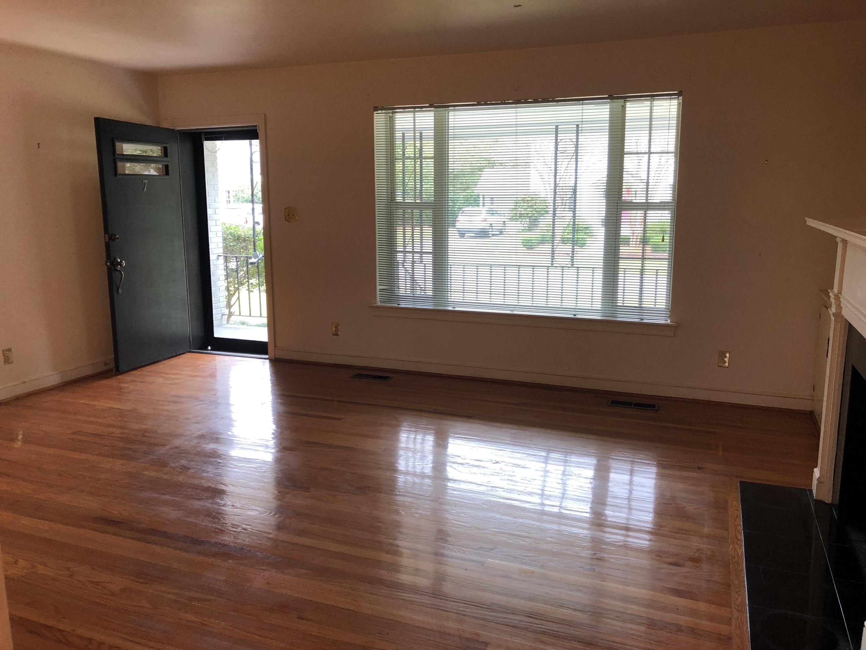 7 Sheridan Road Charleston, SC 29407 - Photo 4 of 24 Large Front Living Room