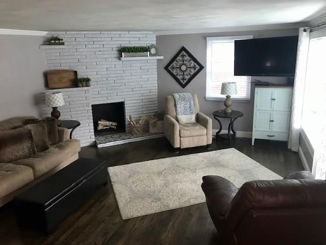 500 Sleepy Hollow Road Pittsburgh, PA 15228 - Photo 4 of 20 Living room