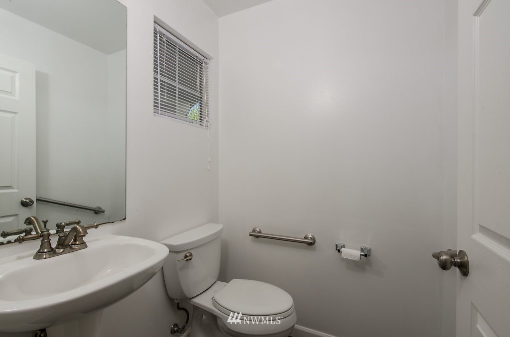 222 Edmonds Place Northeast Renton, WA 98056 - Photo 11 of 23