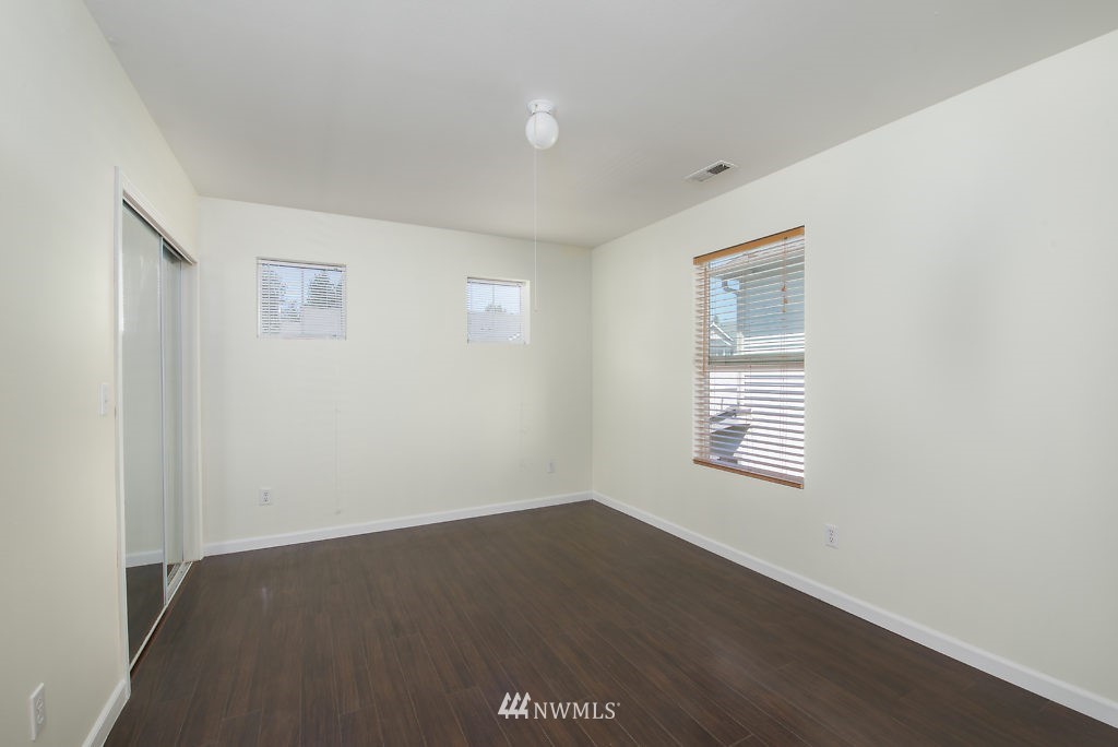 222 Edmonds Place Northeast Renton, WA 98056 - Photo 13 of 23