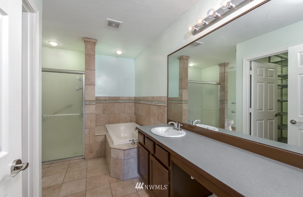 222 Edmonds Place Northeast Renton, WA 98056 - Photo 17 of 23