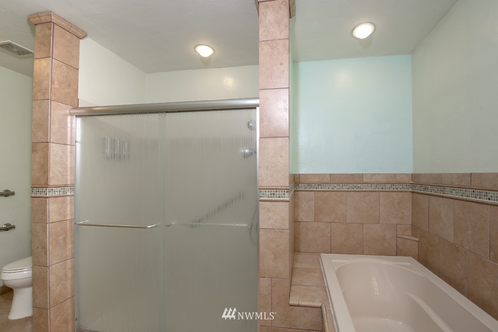 222 Edmonds Place Northeast Renton, WA 98056 - Photo 18 of 23