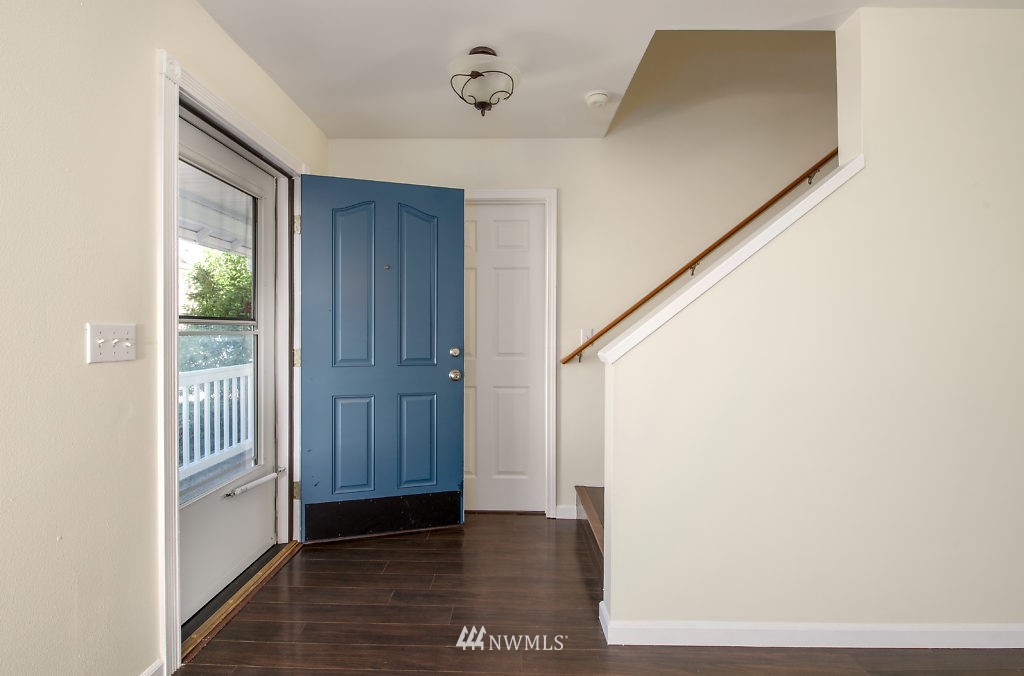 222 Edmonds Place Northeast Renton, WA 98056 - Photo 4 of 23