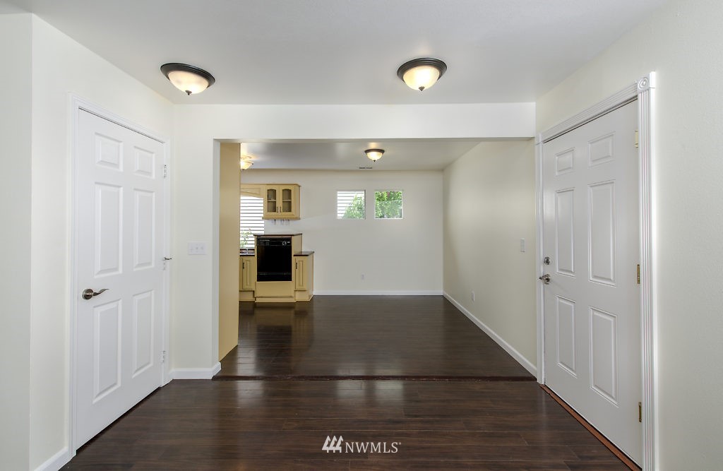 222 Edmonds Place Northeast Renton, WA 98056 - Photo 8 of 23