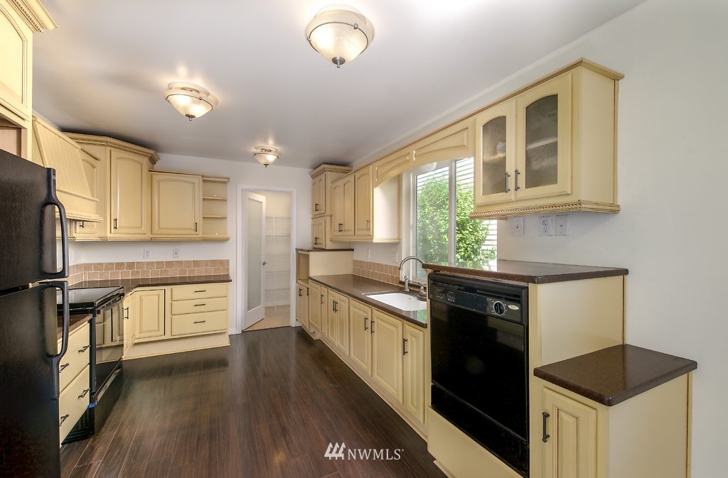 222 Edmonds Place Northeast Renton, WA 98056 - Photo 9 of 23