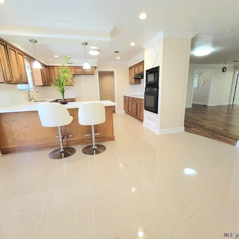 $2,500 | 12280 Warwick Avenue, Baton Rouge, LA 70815