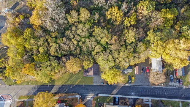 a view of houses with sky view