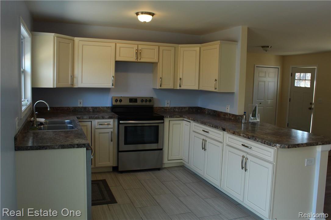 8755 Henry Road Pinckney, MI 48169 - Photo 13 of 35 IMG_2671.JPG