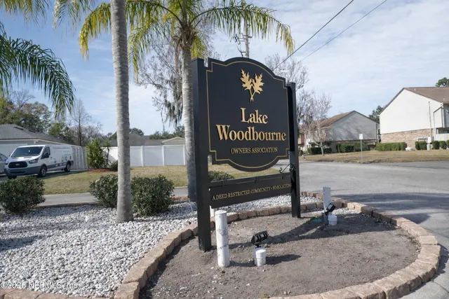$325,000 | 8226 Lake Woodbourne Drive East, Jacksonville, FL 32217