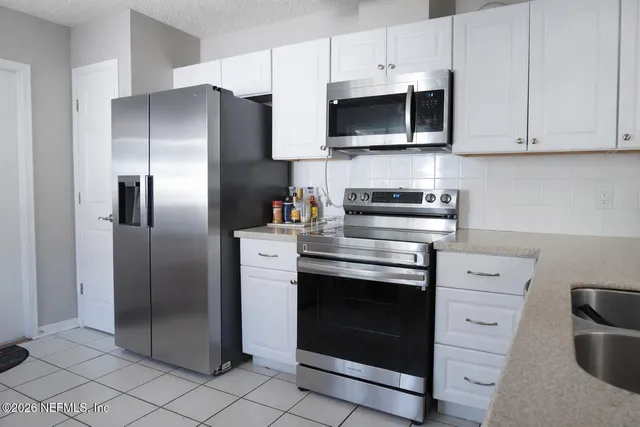 $325,000 | 8226 Lake Woodbourne Drive East, Jacksonville, FL 32217