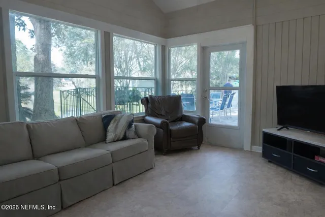 $325,000 | 8226 Lake Woodbourne Drive East, Jacksonville, FL 32217