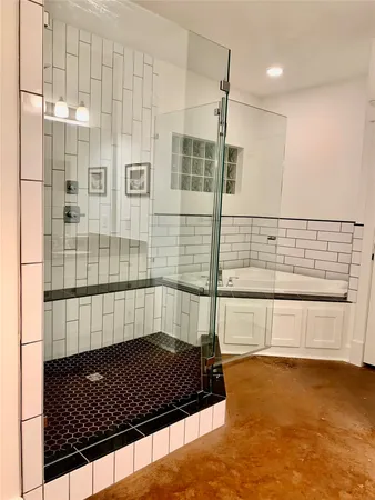 $3,350 | 919 West 15th Street, Houston, TX 77008