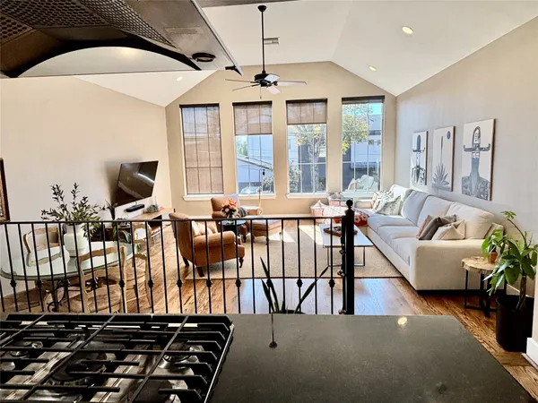 $3,350 | 919 West 15th Street, Houston, TX 77008