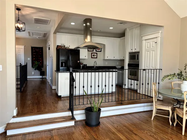 $3,350 | 919 West 15th Street, Houston, TX 77008
