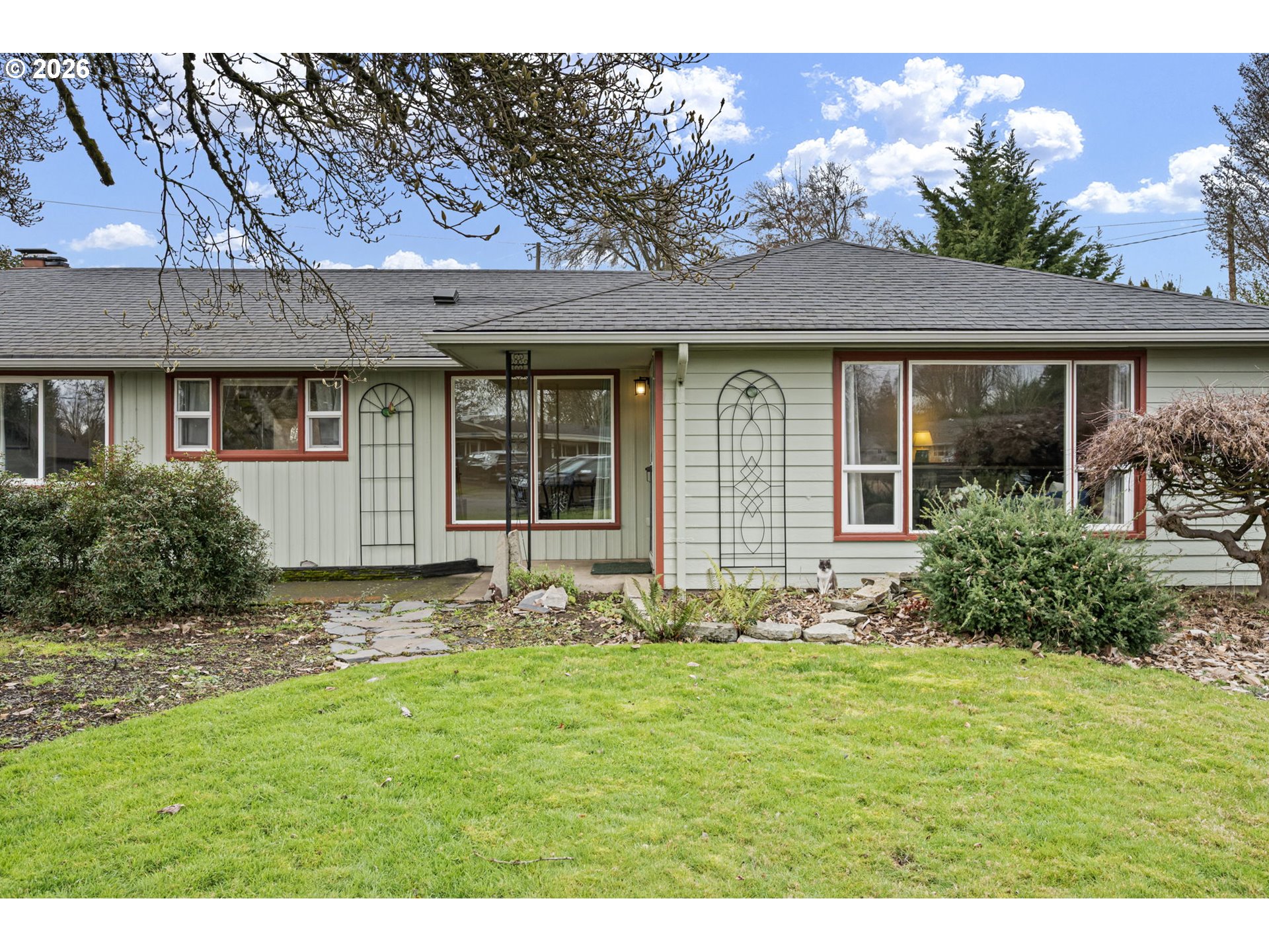 280 Regal Court Eugene, OR 97401 - Photo 3 of 44