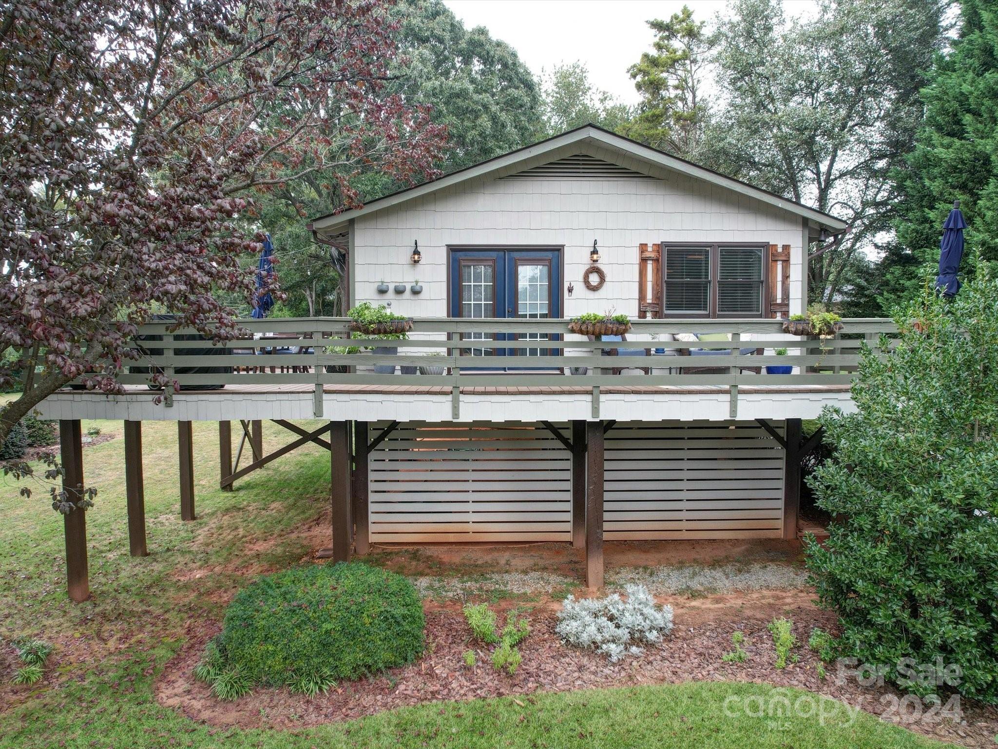 20126 Rainbow Circle Cornelius, NC 28031 - Photo 39 of 40 a front view of a house with a garden