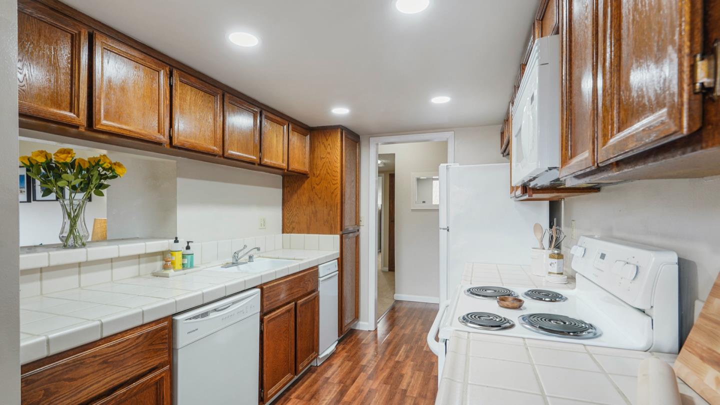 22135 Sevilla Road, Unit 37 Hayward, CA 94541 - Photo 8 of 41 Gallery Image 8