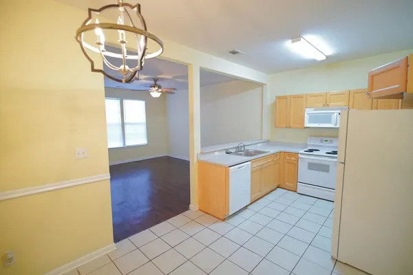 $1,700 | 3400 Old Bainbridge Road, Unit 605, Tallahassee, FL 32303