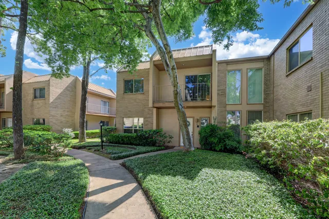 $2,595 | 1115 Augusta Drive, Unit 29, Houston, TX 77057