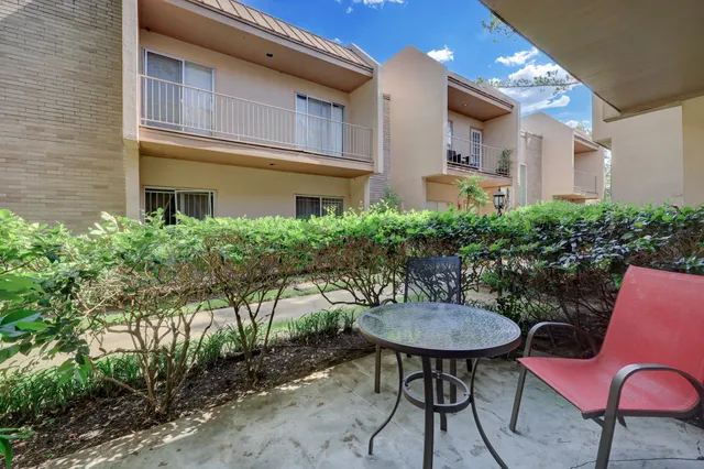 $2,595 | 1115 Augusta Drive, Unit 29, Houston, TX 77057