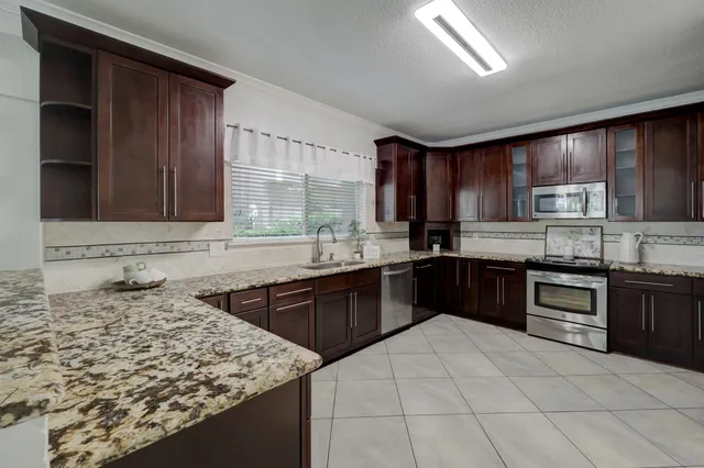 $2,595 | 1115 Augusta Drive, Unit 29, Houston, TX 77057