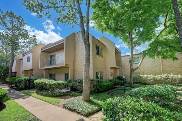 $2,595 | 1115 Augusta Drive, Unit 29, Houston, TX 77057