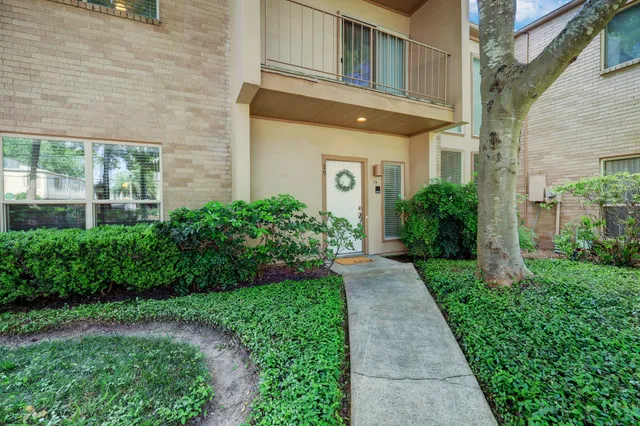 $2,595 | 1115 Augusta Drive, Unit 29, Houston, TX 77057