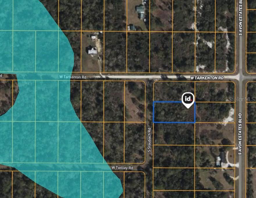 1823 South Staubach Road Avon Park, FL 33825 - Photo 3 of 3 a bathroom with a sink and a mirror