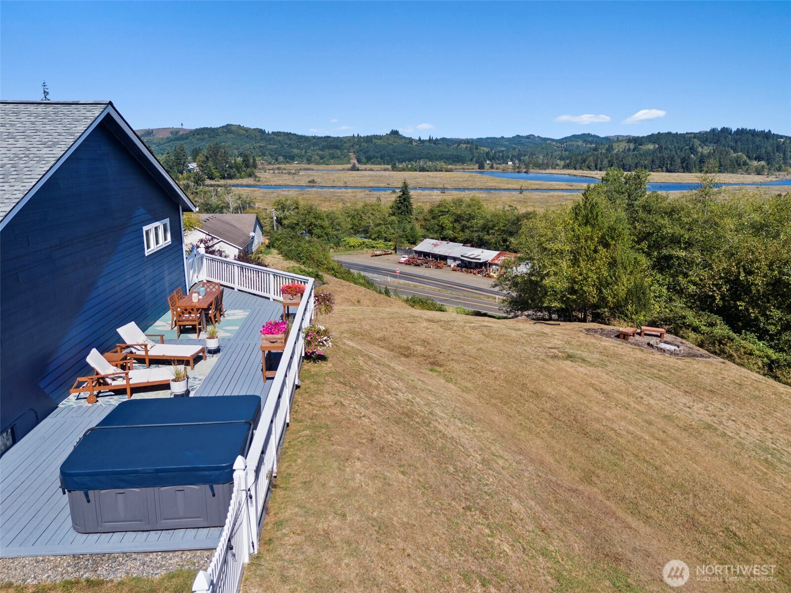 1480 Pacific Avenue Raymond, WA 98577 - Photo 32 of 40 a terrace with outdoor seating and city view