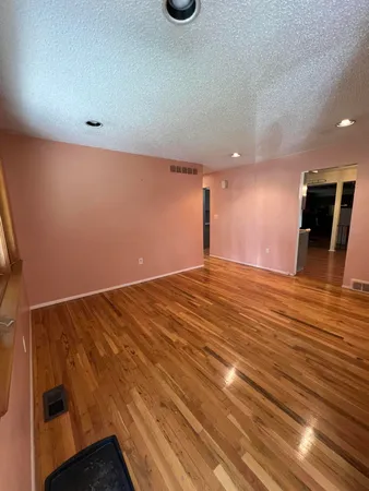 $289,900 | 14281 Elgin Street, Oak Park, MI 48237