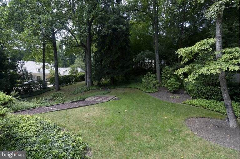 8225 Burning Tree Road Bethesda, MD 20817 - Photo 20 of 30 Exterior (Rear)
