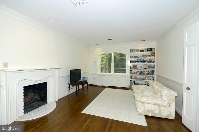8225 Burning Tree Road Bethesda, MD 20817 - Photo 3 of 30 Bedroom (Master) Sitting Room