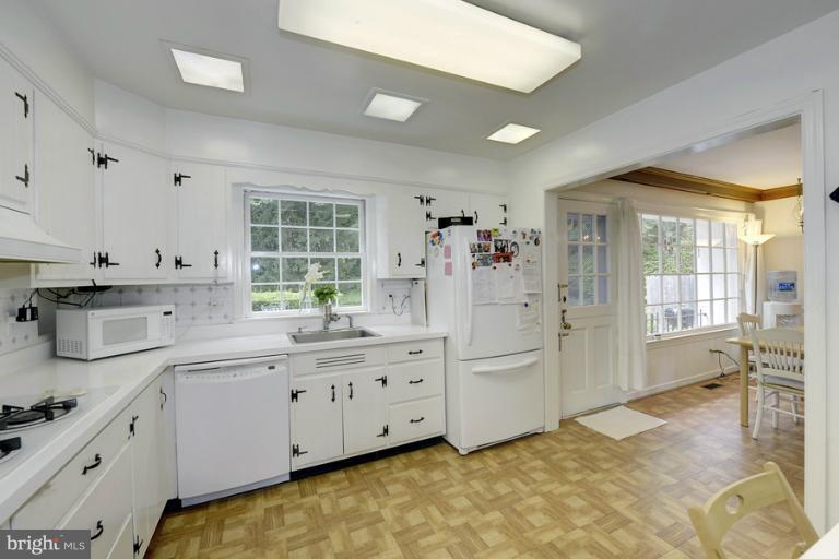 8225 Burning Tree Road Bethesda, MD 20817 - Photo 23 of 30 Kitchen