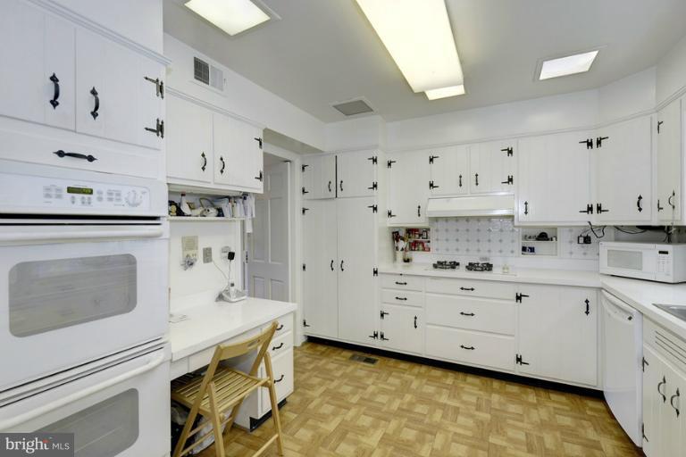 8225 Burning Tree Road Bethesda, MD 20817 - Photo 6 of 30 Kitchen