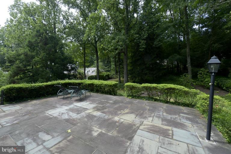 8225 Burning Tree Road Bethesda, MD 20817 - Photo 8 of 30 Exterior (General)