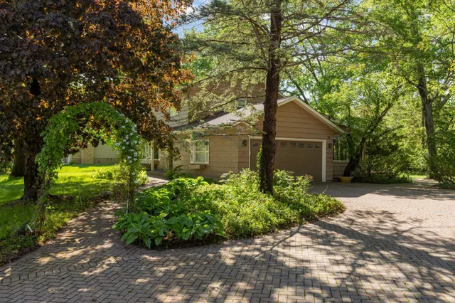 $550,000 | 15423 Boulder Creek Drive, Minnetonka, MN 55345