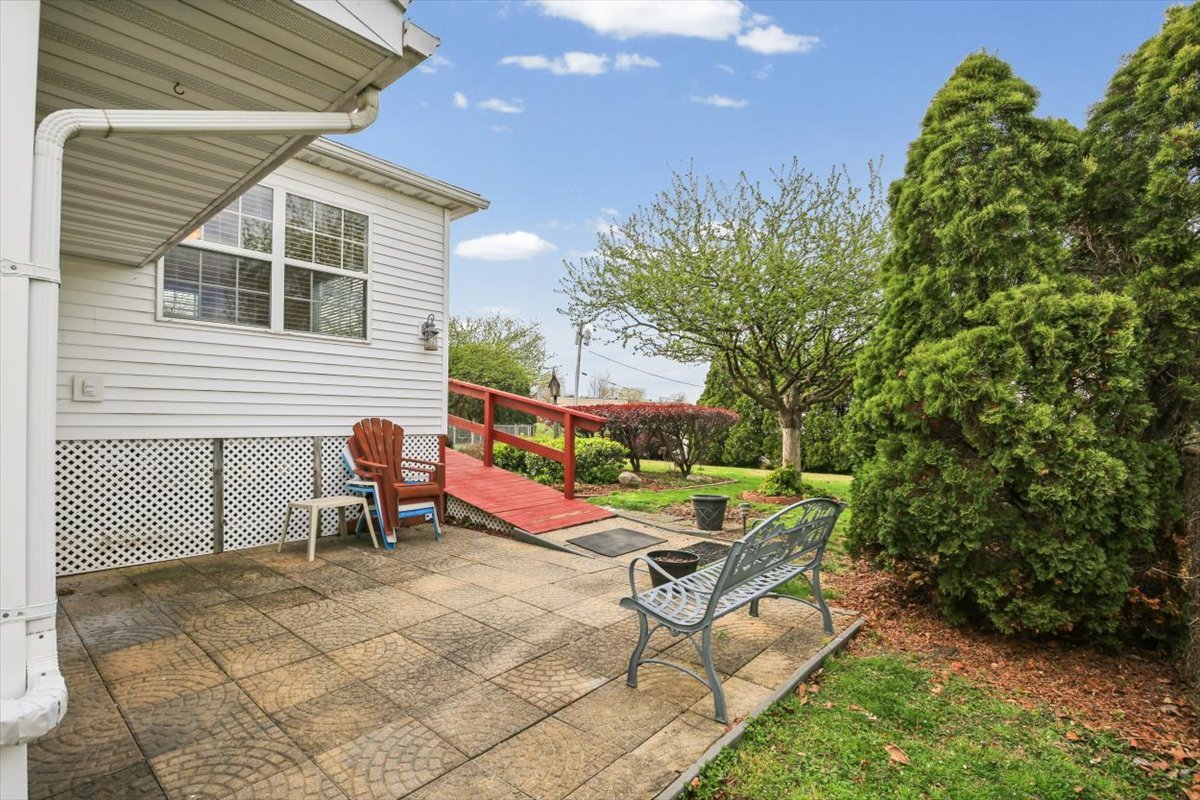 1513 Gates Drive Rantoul, IL 61866 - Photo 29 of 37 a backyard of a house with table and chairs
