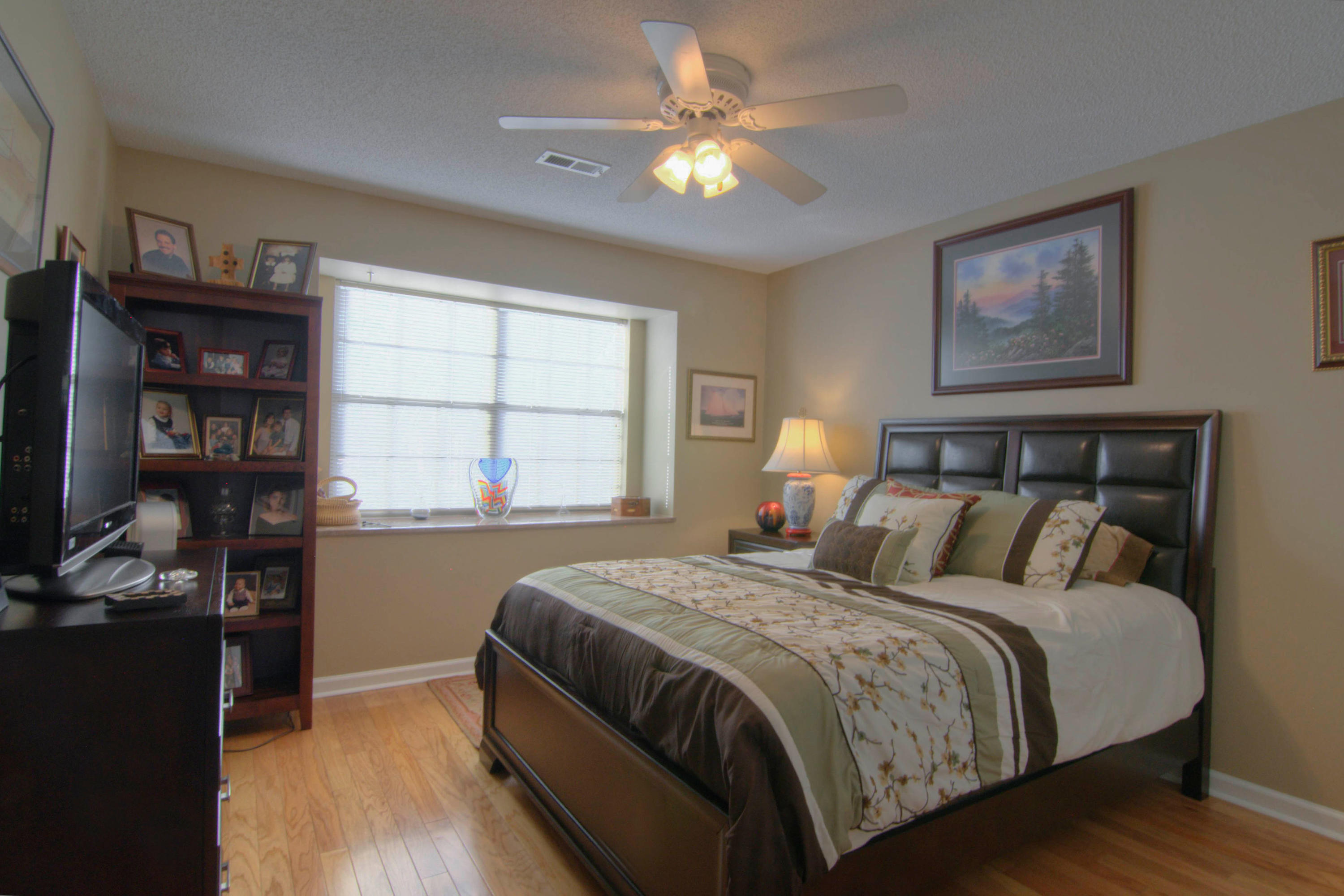 3116 Cunningham Road, Unit B6 Knoxville, TN 37918 - Photo 16 of 32 16. Bedroom one