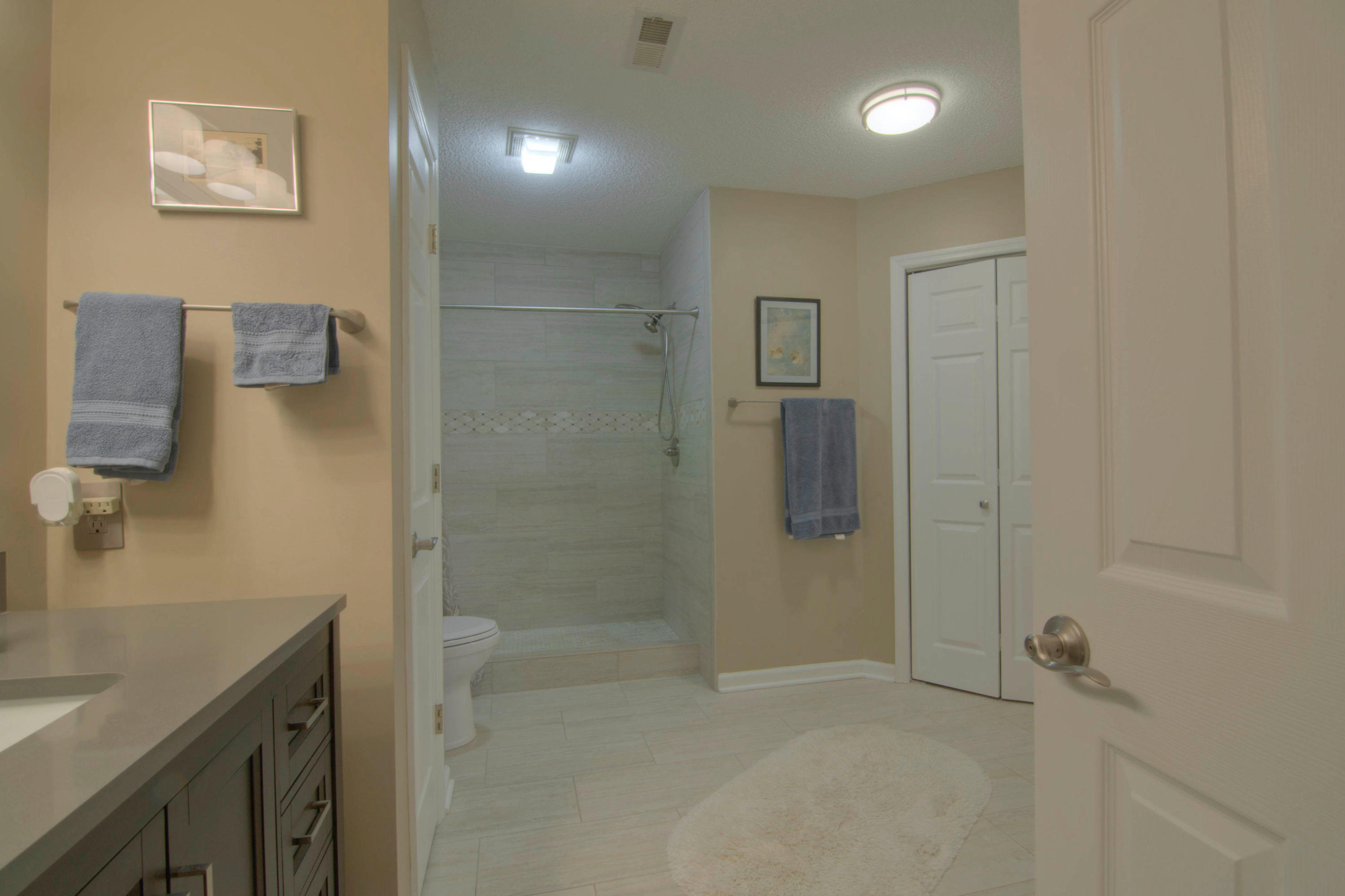3116 Cunningham Road, Unit B6 Knoxville, TN 37918 - Photo 26 of 32 26. Master bath another view