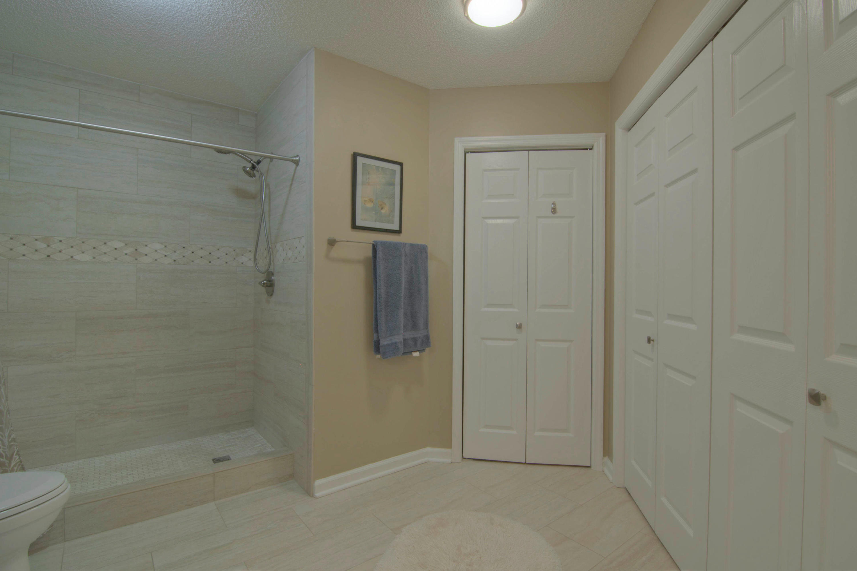 3116 Cunningham Road, Unit B6 Knoxville, TN 37918 - Photo 27 of 32 27. Master bath another view
