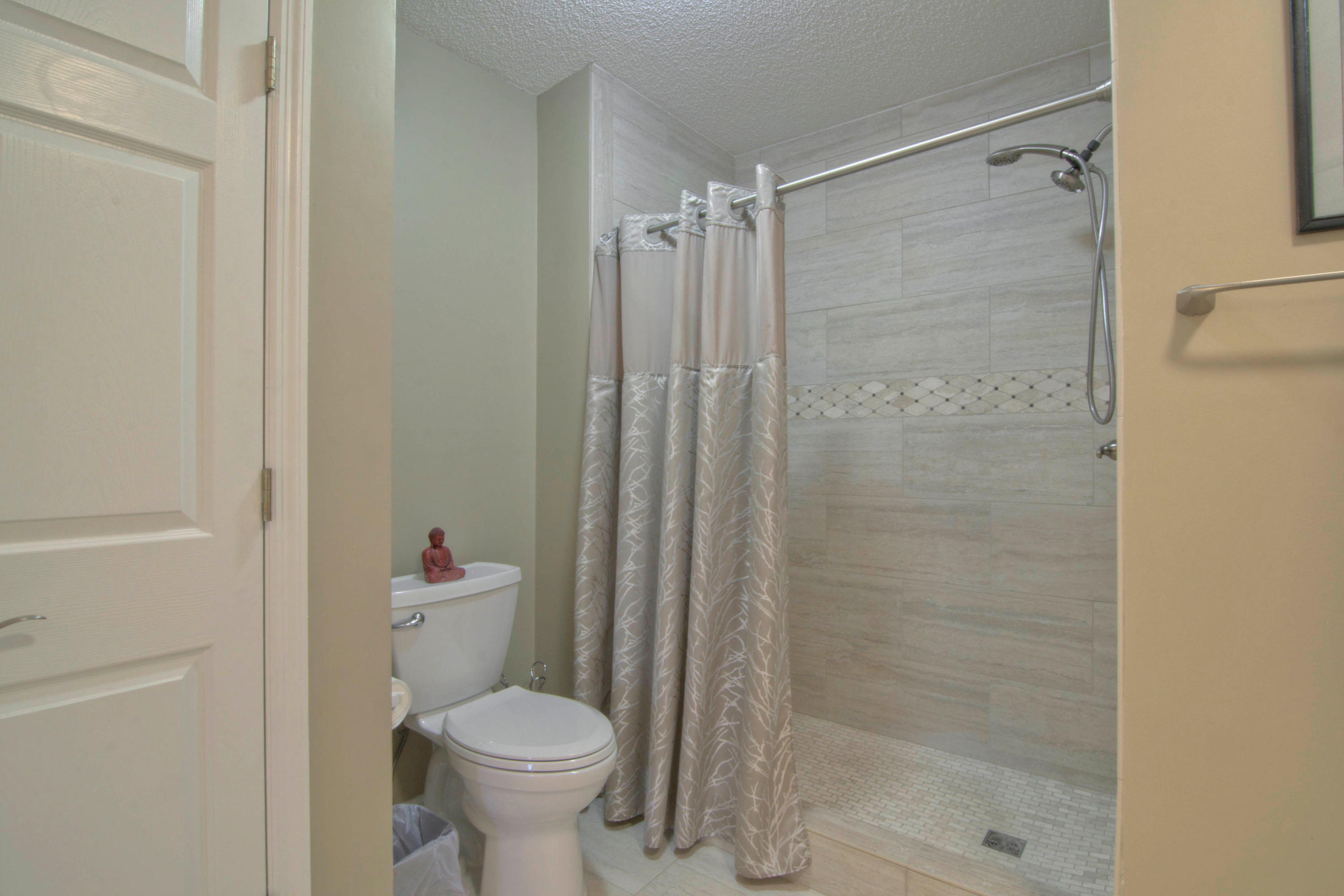 3116 Cunningham Road, Unit B6 Knoxville, TN 37918 - Photo 29 of 32 29. Master bath another view