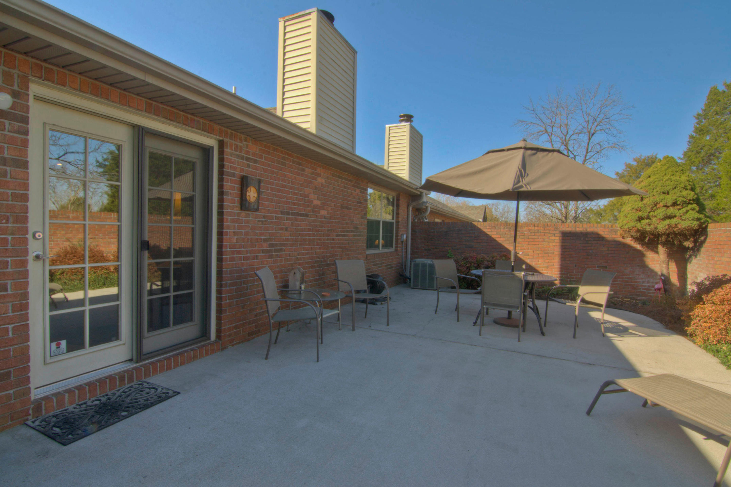 3116 Cunningham Road, Unit B6 Knoxville, TN 37918 - Photo 30 of 32 30. brick courtyard