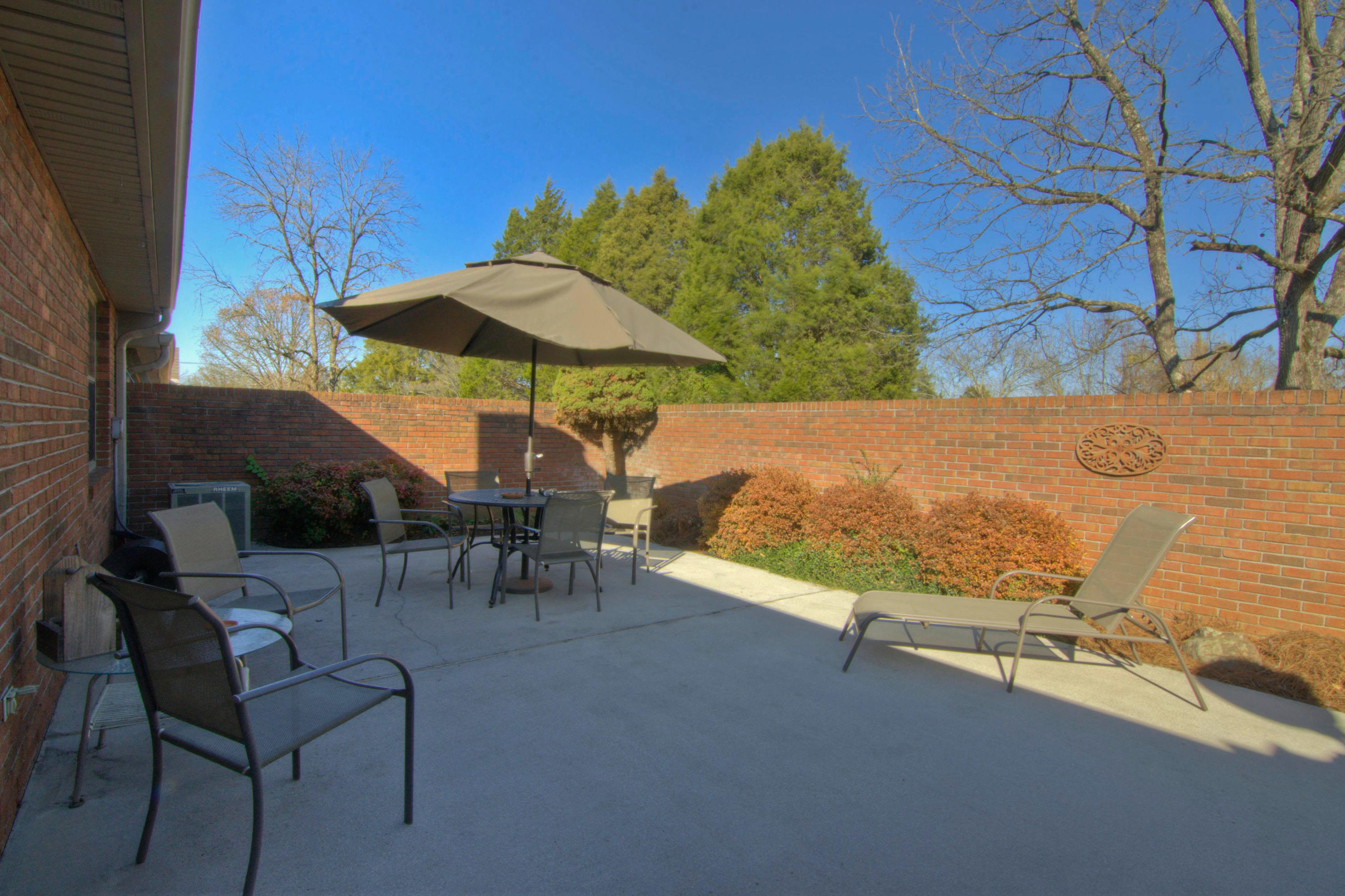 3116 Cunningham Road, Unit B6 Knoxville, TN 37918 - Photo 31 of 32 31. brick courtyard another view