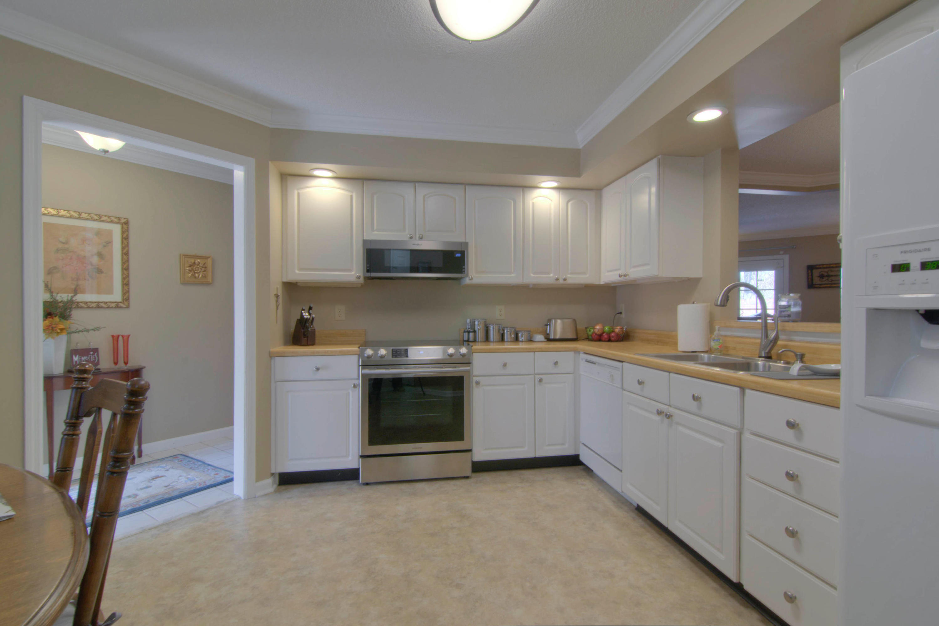 3116 Cunningham Road, Unit B6 Knoxville, TN 37918 - Photo 10 of 32 10. Kitchen another view