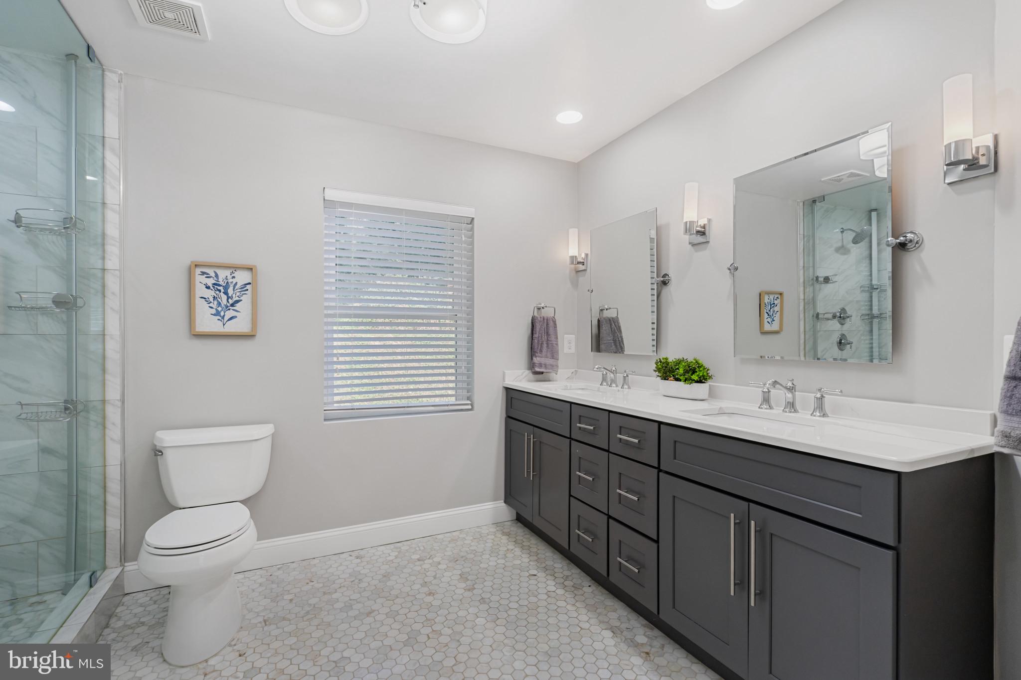 2406 South Arlington Ridge Road Arlington, VA 22202 - Photo 8 of 46 Ensuite bathroom