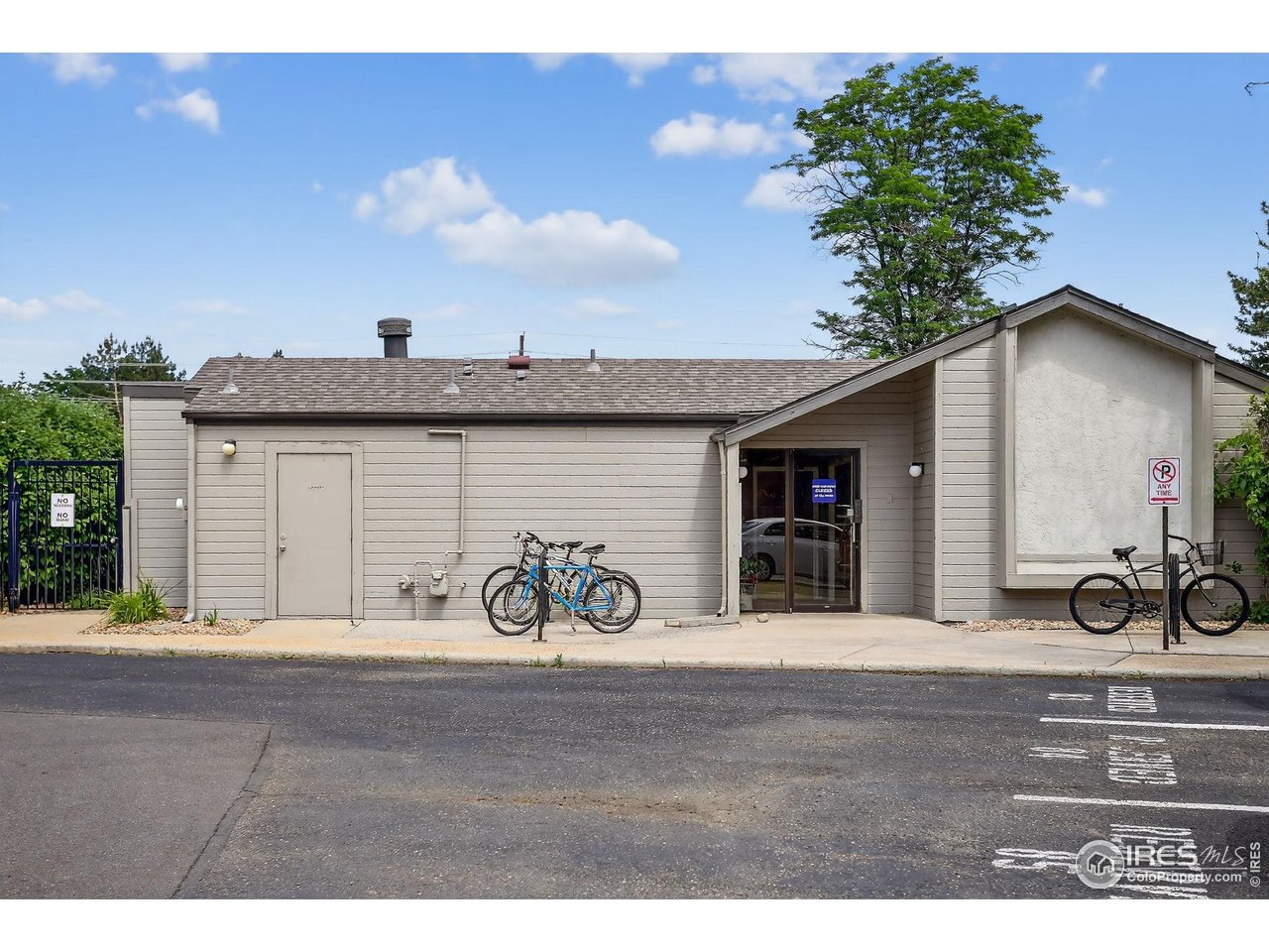 3535 28th Street, Unit 202 Boulder, CO 80301 - Photo 28 of 31 a view of parked car with garage